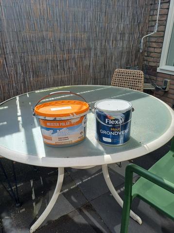Gratis: muurverf en hout grondverf beschikbaar voor biedingen