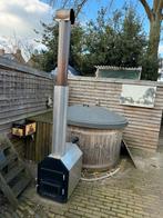 Hottub houtgestookt 4 persoons, Tuin en Terras, Bubbelbaden en Hottubs, Ophalen, Zo goed als nieuw, Trap, Vast