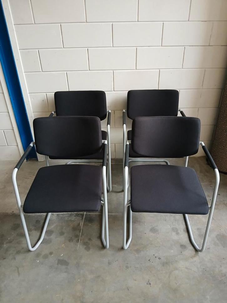 Moderne, comfortabele stoelen - Design, Huis en Inrichting, Stoelen, Zo goed als nieuw, Vier, Metaal, Stof, Ophalen