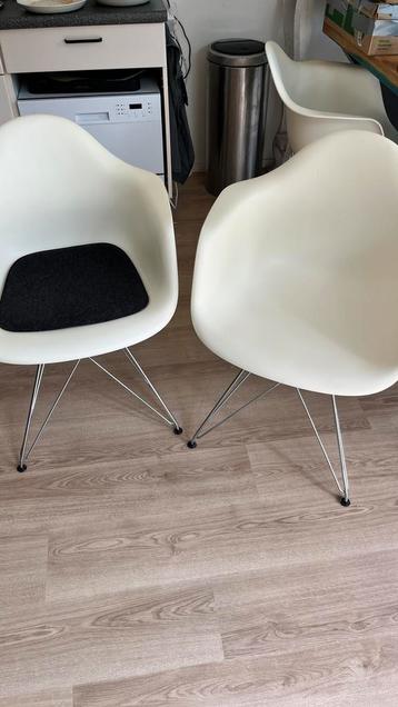 6x originele Vitra Eames Dar stoelen beschikbaar voor biedingen