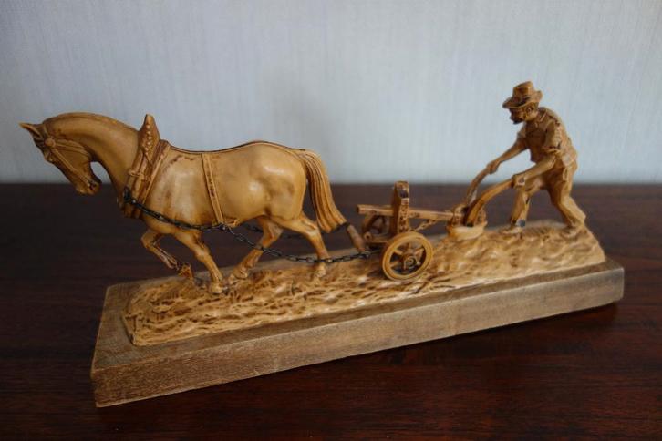 Beeld landbouwer met paard en ploeg, Antiek en Kunst, Kunst | Beelden en Houtsnijwerken, Ophalen of Verzenden