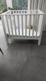 Babybox met verstelbare bodem en boxkleed, Ophalen, Zo goed als nieuw, Boxkleed