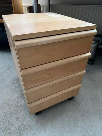 Soliede houten ladekastjes (2 stuks) beschikbaar voor biedingen