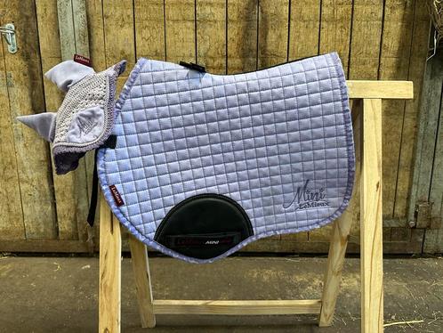 LeMieux Lavendel Mini dekje, onderlegger plus oornetje, Dieren en Toebehoren, Paarden en Pony's | Dekens en Dekjes, Zo goed als nieuw
