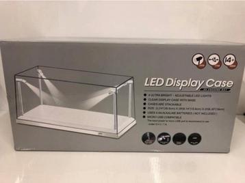 3x LED Display Cases voor Auto Modellen beschikbaar voor biedingen