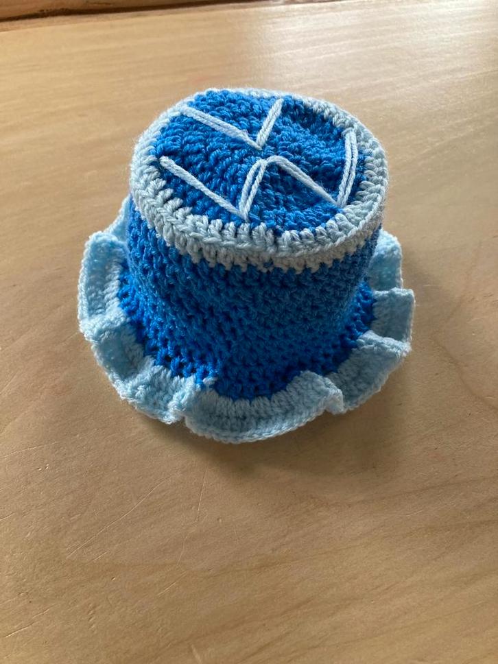 Gehaakte decoratieve hoed, Hobby en Vrije tijd, Breien en Haken, Zo goed als nieuw, Haken, Overige typen, Ophalen of Verzenden