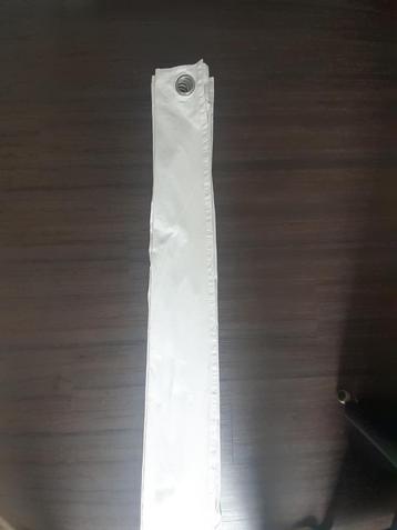 Ringgordijnen wit. 2 paar. 1,45 breed en hoogte is 2 meter beschikbaar voor biedingen