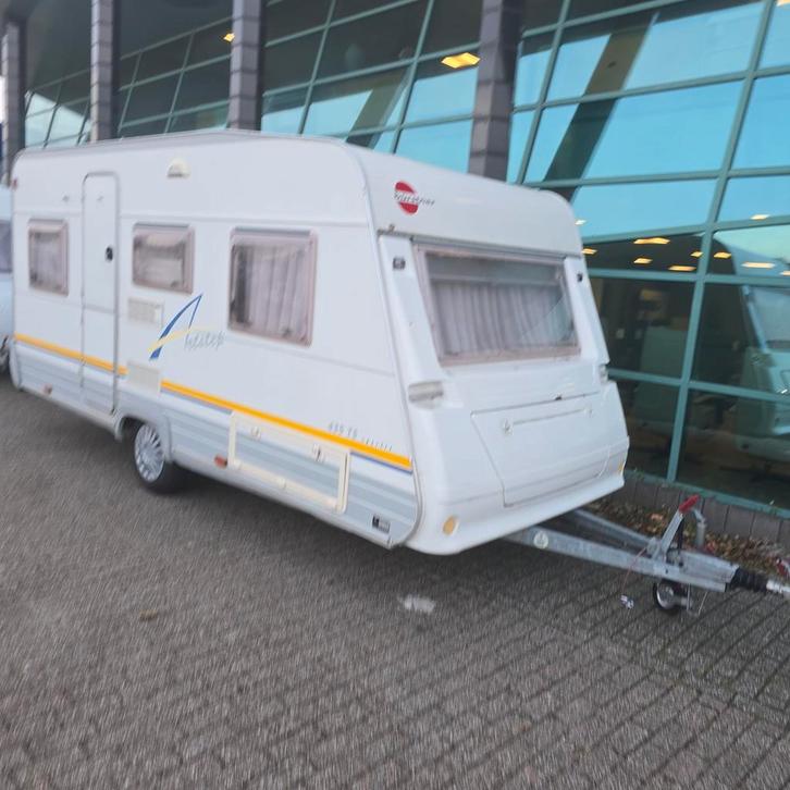Burstner 435 Artstep 2003 met voortent - Mooie caravan!!!!!!, Caravans en Kamperen, Caravans, Particulier, tot en met 4, 750 - 1000 kg