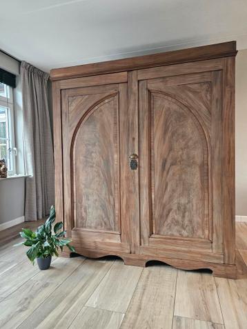 1 pronkstuk van een kledingkast hangkast  met roede - afbeelding 1