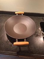 Mooie zware gietijzeren wok doorsnee 36 cm, Huis en Inrichting, Ophalen of Verzenden, Zo goed als nieuw, Gietijzer, Wok