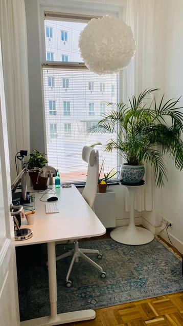 Ikea Thuiswerkplek Bureau en Stoel wit -Vitra stijl beschikbaar voor biedingen
