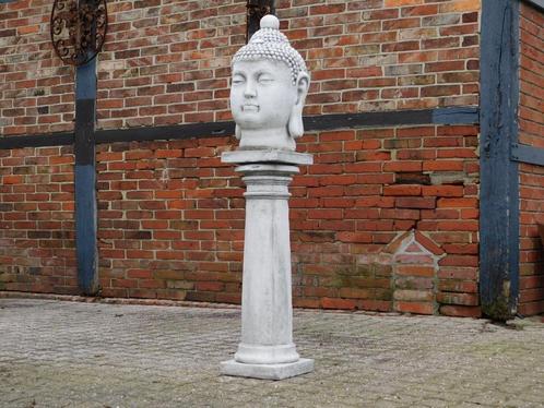 Boeddha op Sokkel - 130 cm - Steen, Tuin en Terras, Tuinbeelden, Boeddhabeeld, Steen, Ophalen of Verzenden