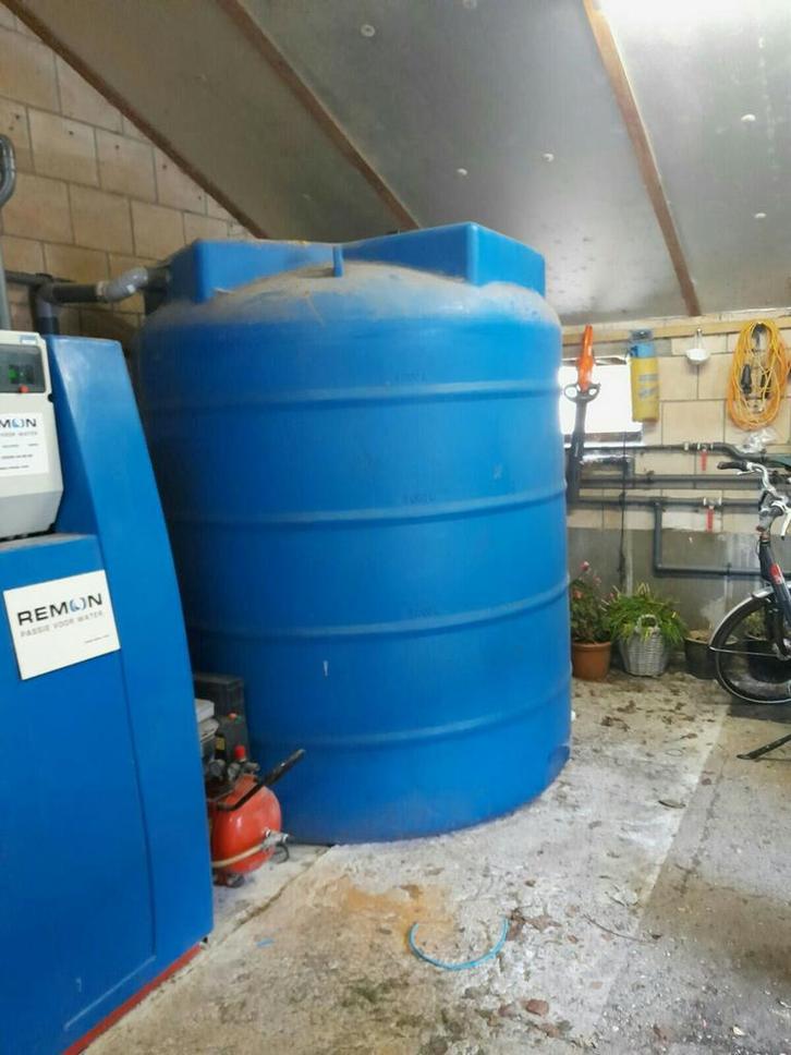 Watertank 5 m³ met hydrofoor pomp, Tuin en Terras, Regentonnen, Zo goed als nieuw, Kunststof, 150 liter of meer, Met kraantje