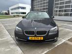 BMW 5-Serie 2.0 520D Touring AUT 2011 Grijs, Auto's, Achterwielaandrijving, 1995 cc, Beige, 2000 kg