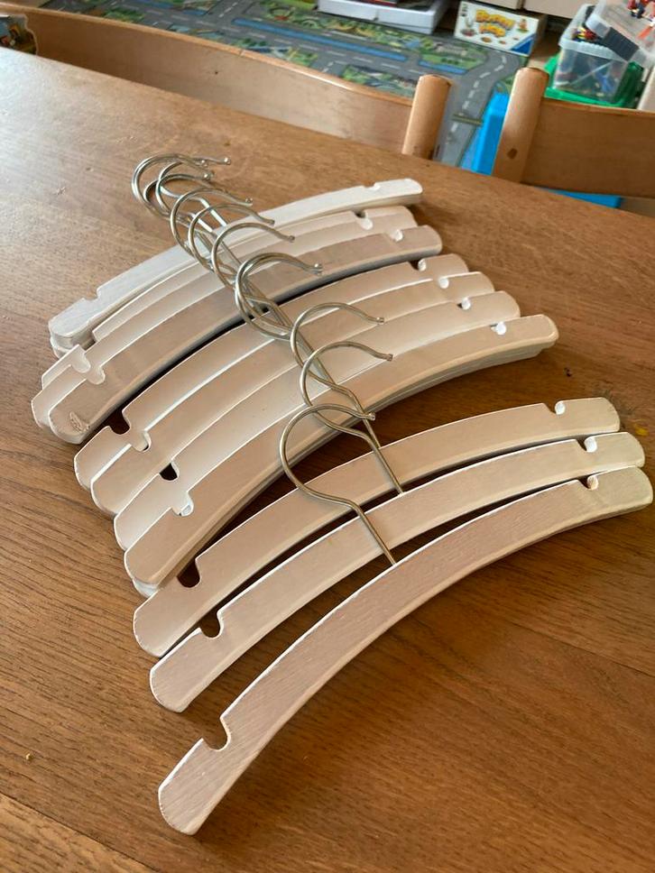 Houten kinderkledinghangers - Set van 13, Kinderen en Baby's, Babykleding | Overige, Zo goed als nieuw, Jongetje of Meisje, Ophalen
