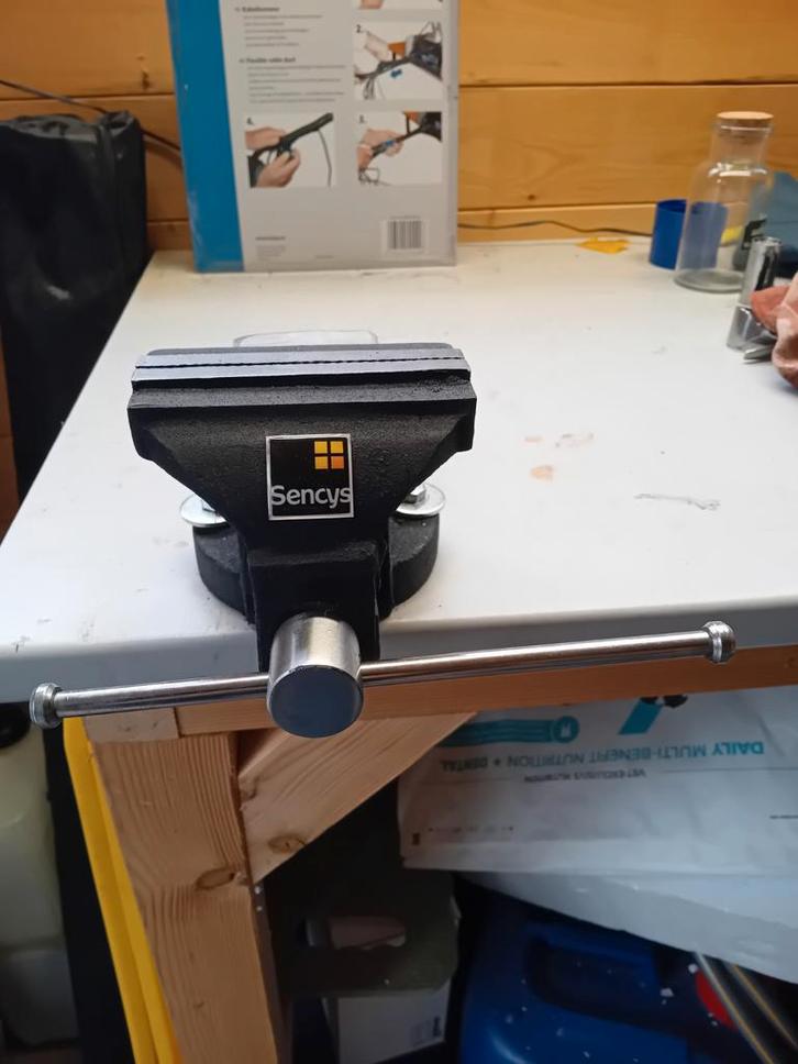 Bankschroef 100 mm, Doe-het-zelf en Verbouw, Gereedschap | Handgereedschap, Nieuw, Ophalen of Verzenden