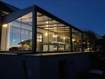 Moderne Serre met veel lichtinval beschikbaar voor biedingen
