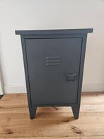 Nachtkastje grijs metaal lockerkastje, Huis en Inrichting, Slaapkamer | Nachtkastjes, Ophalen, Minder dan 45 cm, 55 tot 70 cm