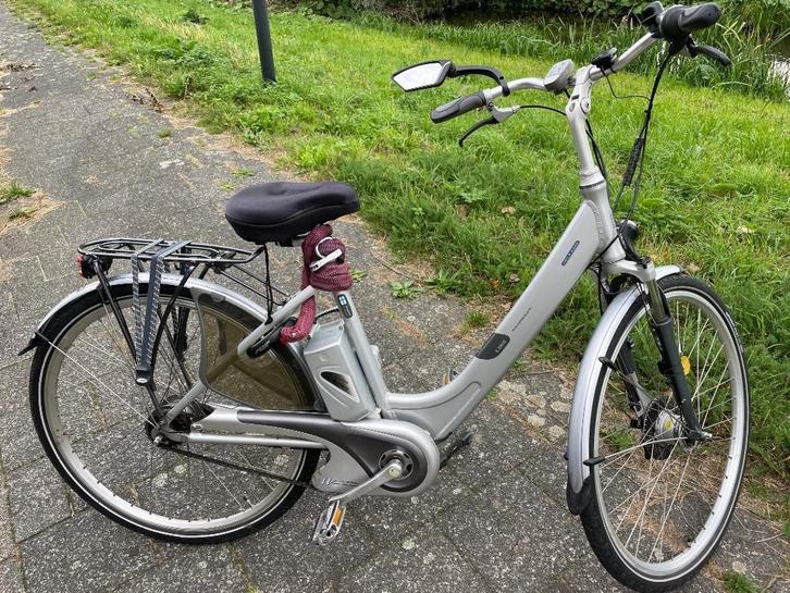 Elektrische damesfiets, Fietsen en Brommers, Elektrische fietsen, Gebruikt, Overige merken, 50 km per accu of meer, Ophalen