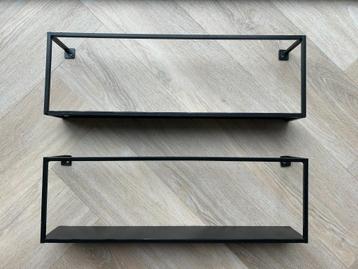 metalen wandplankjes beschikbaar voor biedingen