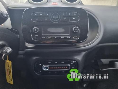 Radio van een Smart Forfour, Auto-onderdelen, Elektronica en Kabels, Smart, Gebruikt, 6 maanden garantie, 12 maanden garantie