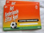 45.  Twee mappen van AH, het Nederlands elftal spel, Ophalen, Zo goed als nieuw