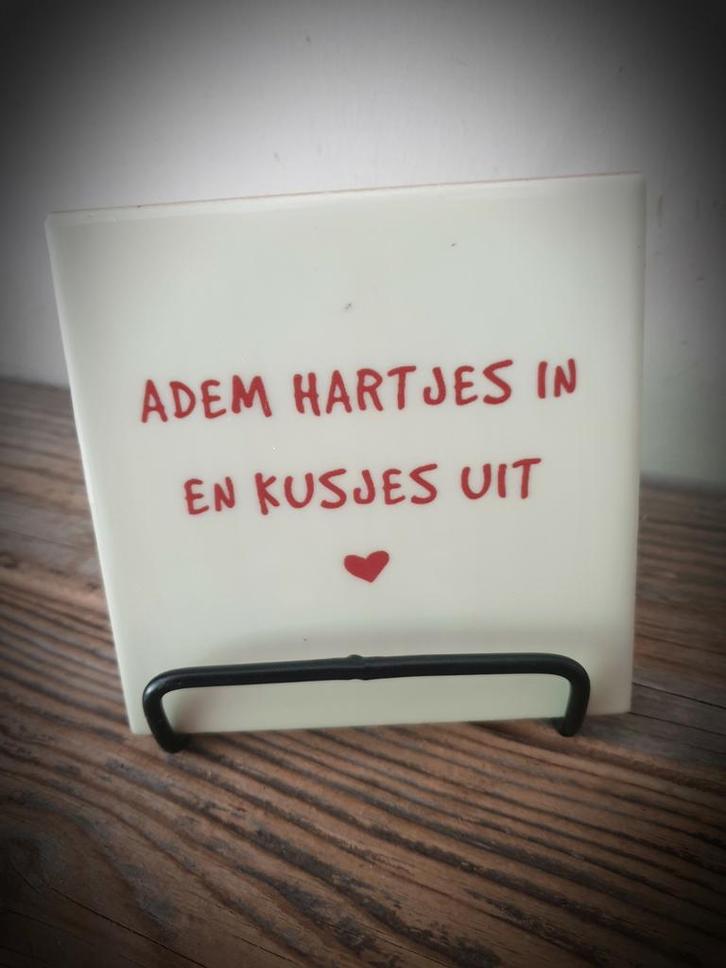 Tekst tegel "Adem hartjes in", Huis en Inrichting, Woonaccessoires | Tekstborden en Spreuken, Nieuw, Ophalen of Verzenden