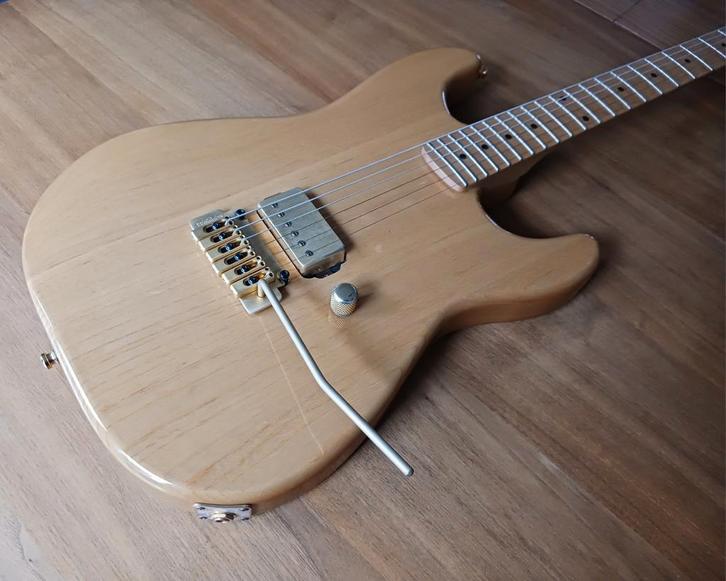 EvH style gitaar, Muziek en Instrumenten, Snaarinstrumenten | Gitaren | Elektrisch, Solid body, Overige merken, Ophalen of Verzenden