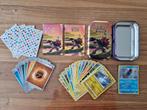 Pokemon bewaarblikje met 25 kaarten en meer! (1 glimmende), Ophalen of Verzenden, Zo goed als nieuw, Meerdere kaarten, Foil