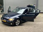 BMW 3-serie 318i Business Line / NAVI MULTIEMEDIA / RIJDT SC, Parkeersensor, Achterwielaandrijving, Blauw, Origineel Nederlands