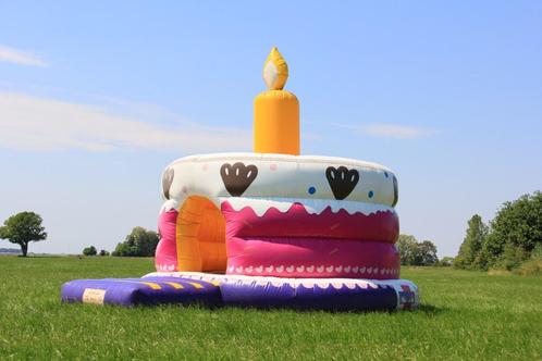 Springkussen taart, Hobby en Vrije tijd, Feestartikelen | Verhuur, Zo goed als nieuw, Verjaardag, Ophalen of Verzenden