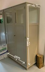 Lichtgrijs/taupe vitrine kast, Huis en Inrichting, Kasten | Vitrinekasten, Ophalen, Vintage, mooi strak design, Gebruikt, 100 tot 150 cm