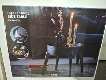 Bijzettafeltje beschikbaar voor biedingen
