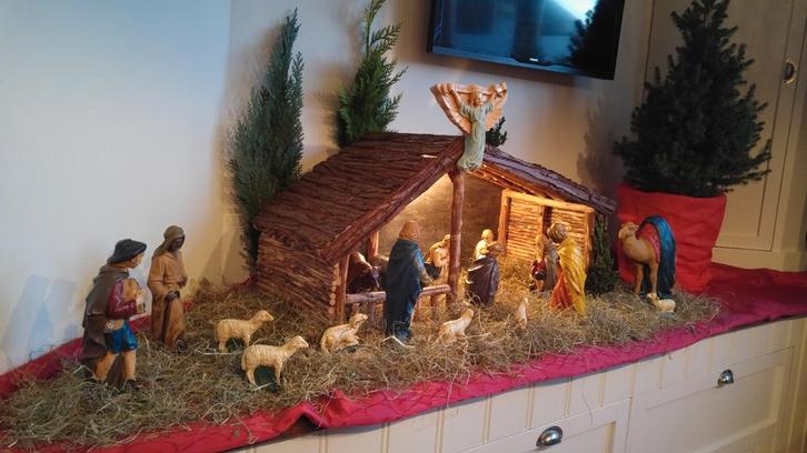 Kerststal met Verlichting & 20 antieke Beelden, Antiek en Kunst, Antiek | Religie, Ophalen of Verzenden