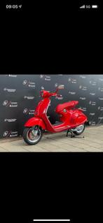 vespa 946 special red edition 1/6, Ophalen, Overige modellen, Zo goed als nieuw, 155 cc