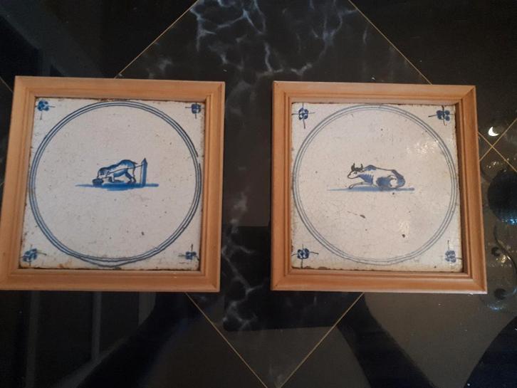 2 Antieke Delftsblauwe tegels Hoekmotief Spinnekopje, Antiek en Kunst, Antiek | Wandborden en Tegels, Ophalen