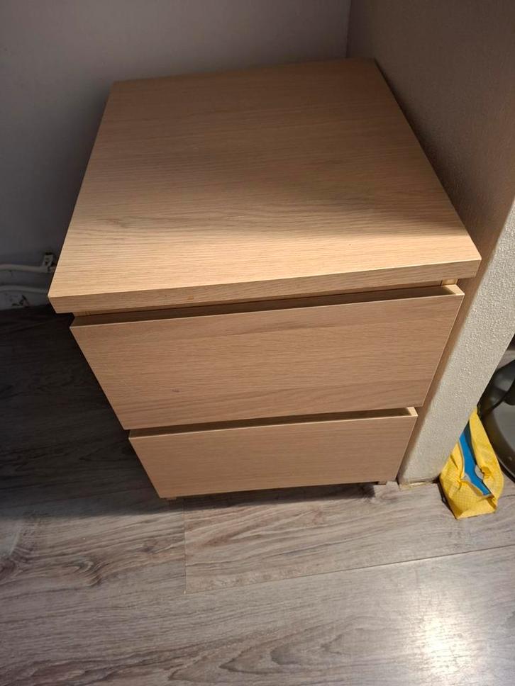 Gratis IKEA Malm nachtkastje, Huis en Inrichting, Kasten | Ladekasten, Gebruikt, Minder dan 100 cm, Minder dan 50 cm, 25 tot 50 cm