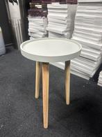 Leuke bijzettafel grijs combinatie met hout, Ophalen, Zo goed als nieuw, Rond, Minder dan 55 cm