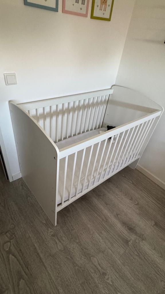 Kinder bedje, Kinderen en Baby's, Kinderkamer | Bedden, Zo goed als nieuw, Minder dan 140 cm, 70 tot 85 cm, Lattenbodem, Matras