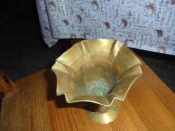 Messing vaasje of beker beschikbaar voor biedingen