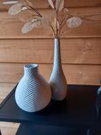 2 mooie witte vaasjes, Huis en Inrichting, Woonaccessoires | Vazen, Ophalen, Zo goed als nieuw, Wit, Minder dan 50 cm