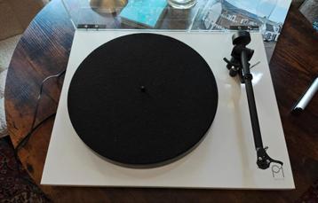 Rega P1 platenspeler beschikbaar voor biedingen