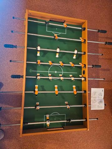 Authentieke voetbaltäfel beschikbaar voor biedingen