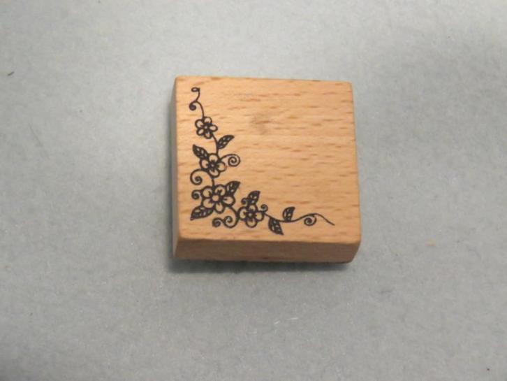 1 EURO OF GRATIS Houten stempel hoekje met bloemetjes, Hobby en Vrije tijd, Stempelen, Nieuw, Houten stempel, Ophalen of Verzenden