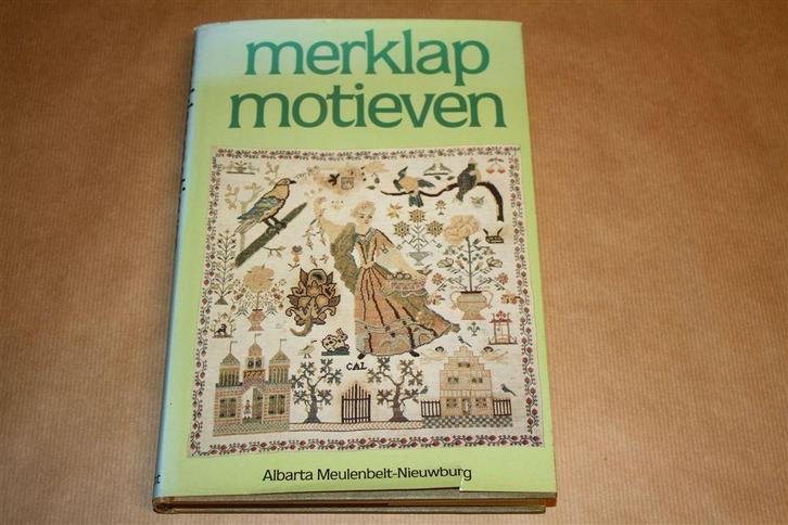 Boek. Merklapmotieven en hun symboliek., Hobby en Vrije tijd, Borduren en Borduurmachines, Gebruikt, Patroon, Ophalen of Verzenden