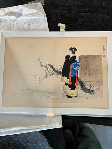 Japanse prent van een vrouw bij een pruimenboom beschikbaar voor biedingen