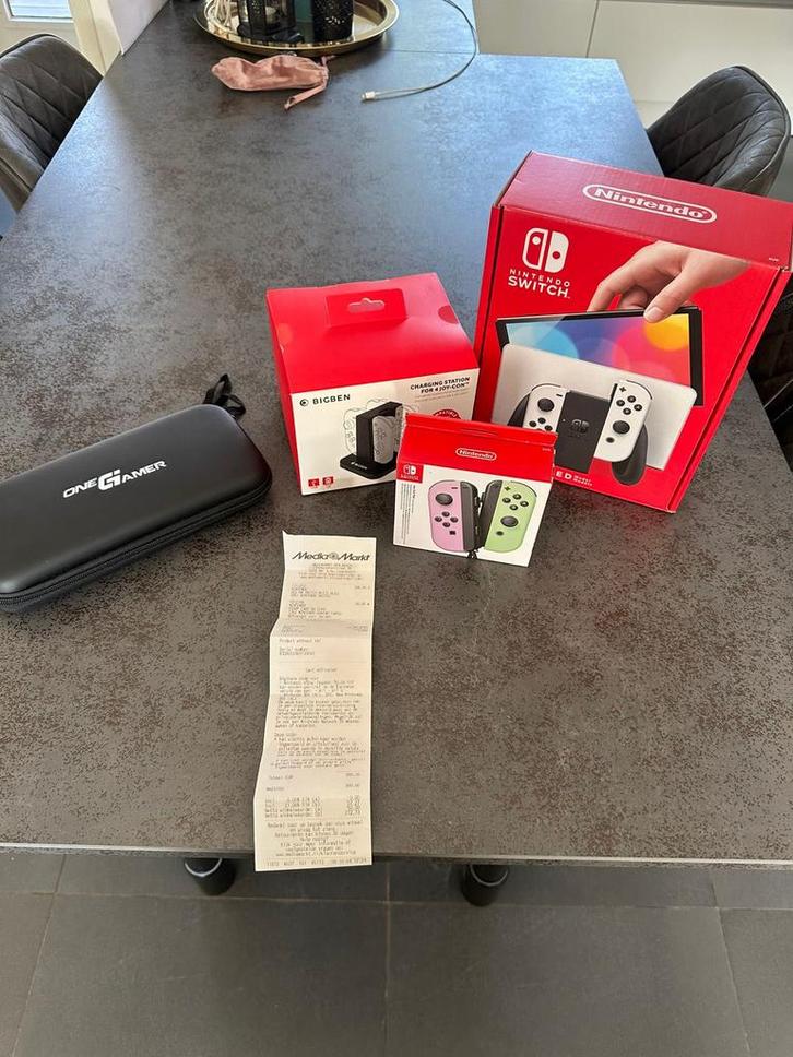Nintendo Switch OLED - ZGAN!, Spelcomputers en Games, Games | Nintendo Switch, Zo goed als nieuw, Overige genres, 3 spelers of meer