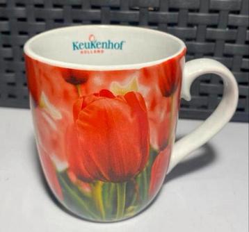 Mok met rondom tulpen. Keukenhof Holland. Hoogte 8,5 cm. beschikbaar voor biedingen