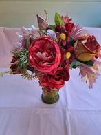 Kunststof vaas met 3 d. roosjes erop met veel kunstbloemen, Ophalen of Verzenden, Zo goed als nieuw