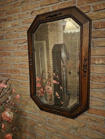 Antieke spiegel beschikbaar voor biedingen